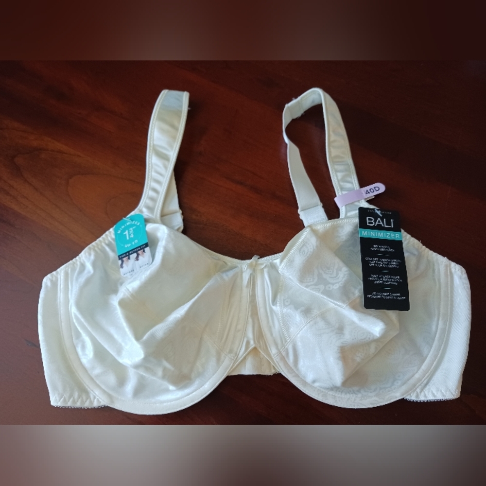 COPY - Bali Minimizer Underwire Bra Vanilla 40D NWT